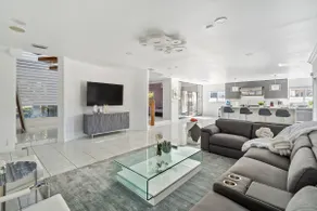 Tropical Pool Paradise x 6-BD 4-BA Luxury Living - Image 4