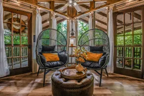Light''n Bug Bungalow: Pet Friendly, FREE Attraction Tickets, Hot Tub, & Firepit - Image 5