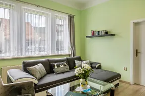 Apartment with a castle view - Image 3