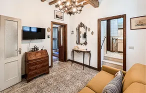 2 bedroom pet friendly home in Todi - Image 3