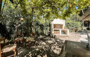 2 bedroom pet friendly home in Todi - Image 2
