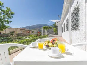 3 Bedroom House in Complejo Rural Orgiva - Image 2