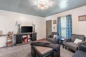 Family-Friendly 2BR Cottage Near Creve Coeur Lake - Image 3