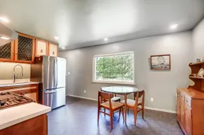 Retro Refuge On Woodstock Dr - Image 4