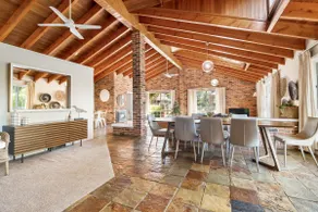 Entertainer's Dream - 6 Bedroom Home with Pool - Image 5