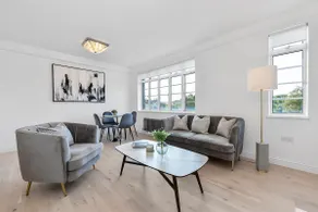 3 Bed- Buckingham Palace - Image 2