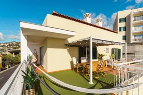 GuestReady - Charming Terrace Retreat - Image 2