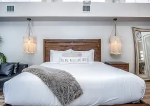 Honeymoon Palm Suite near Higgs Beach - Image 4