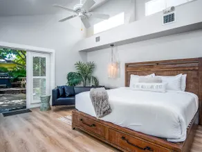 Honeymoon Palm Suite near Higgs Beach - Image 2