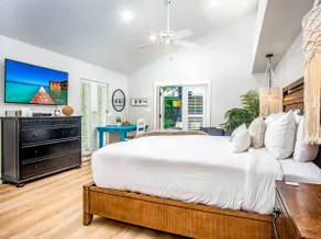 Honeymoon Palm Suite near Higgs Beach - Image 3