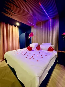 Bubble Pink - Hot tub and hammam - Image 3