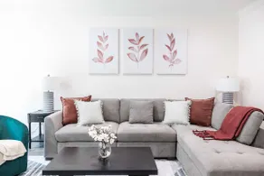Bright 3 BR Home, Master Suite, Pool - Image 2
