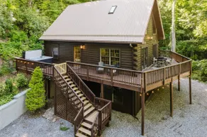 Wallys Kabin | Mnt Cabin, Pool Table, Sleeps 9 - Image 5