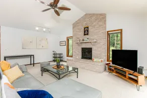 Charming 4-Bedroom Retreat Near Notre Dame - Image 2