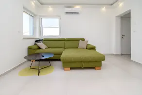 Modern apartment Alisa with a sea view - Image 4