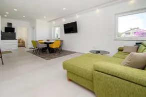Modern apartment Alisa with a sea view - Image 3