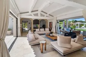 Luxury Villa in St Tropez area - Image 3