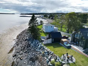 Zen Oceanfront Chalet- Hot Tub & Sauna - Image 2