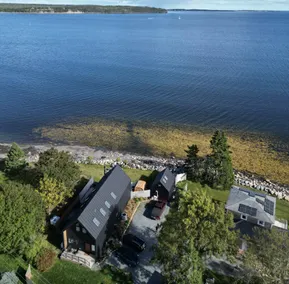 Zen Oceanfront Chalet- Hot Tub & Sauna - Image 5