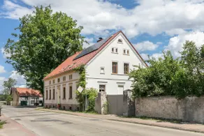 Apartment with large garden - Image 2