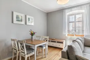 Apartment with large garden - Image 3
