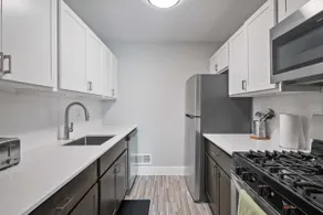 Bright and Airy 2BR 2BA in the Heart of the City - Image 4