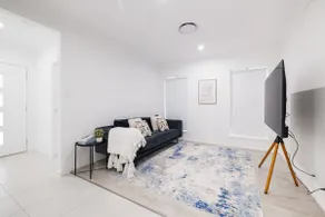 Brand new 4BR Family-friendly house WIFI Garage - Image 3