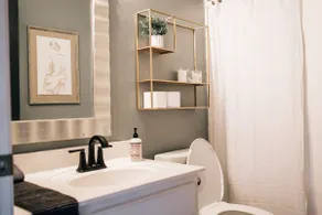 Moody Blues Studio Perfect for work or romance - Image 4