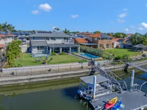 Seanna Blue: Relax & Indulge on the Canal - Image 5