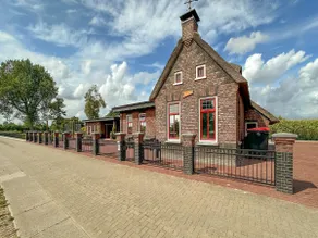 Forest House in Friesland with Sauna - Image 4