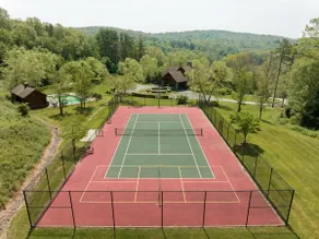 Doodletown Lodge: Pool, Tennis, Pickleball,Hiking+ - Image 4