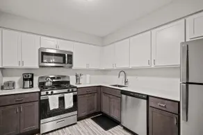 Peaceful & Trendy Unit Near Attractions - Image 5