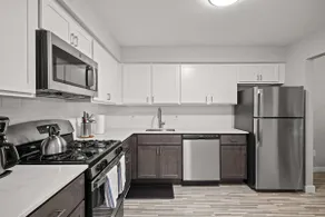 Peaceful & Trendy Unit Near Attractions - Image 4