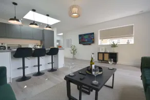 Tree Tops , 6 guest, 3 ensuites & with hot tub - Image 5