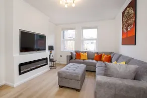 The Burton York 3 bedroom House sleeps 6 - Image 4