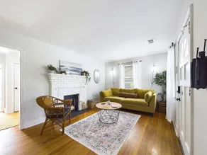 Peachy Corner Cottage - Image 5