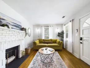 Peachy Corner Cottage - Image 3