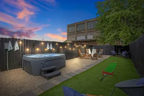 Bourbon Trail Spacious Backyard NEW HotTub Grill! - Image 5