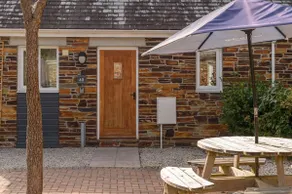 Beautiful stone-clad, 2-bed cottage - Pet Friendly - Image 4