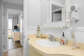 Gorgeous 2 Bedroom Lake View Condo 2780 - Image 5