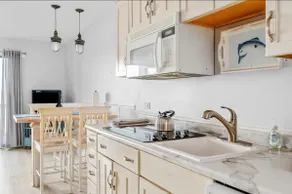 Gorgeous 2 Bedroom Lake View Condo 2780 - Image 4