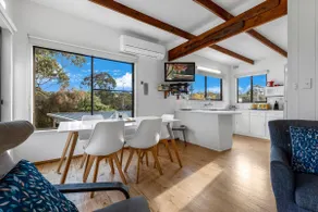 Jetty View - Bellbird Cabin - Image 2