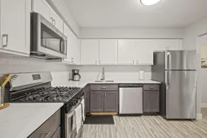 Modern Comfort in Rochester, Perfect Getaway - Image 4