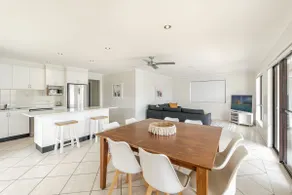 Sandy Shores - Absolute Waterfront & Swimming pool - Holiday Yamba - Image 4