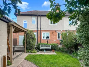 Cottage with garden | River view - Image 2