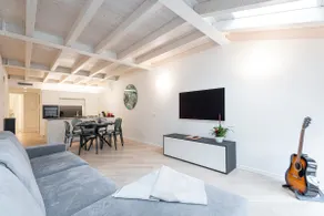 Flat with hot tub & terrace - Image 3