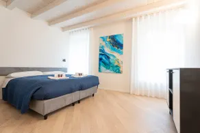 Flat with hot tub & terrace - Image 5