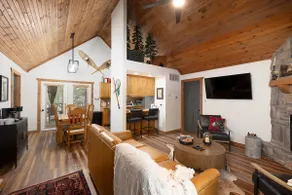 Lazy Bear Lodge II Pet Friendly Lodge, No Stairs - Image 3