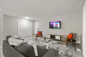 Trendy & Vibrant Unit City Experience - Image 2