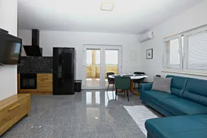 A-23394-a Two-bedroom apartment with terrace - Image 3